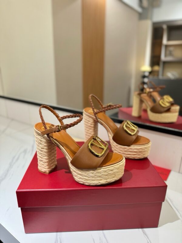 Valentino authentic quality shoes 2025