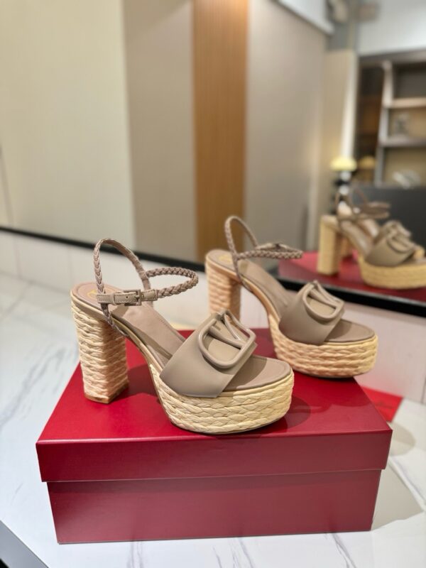 Valentino authentic quality shoes 2025