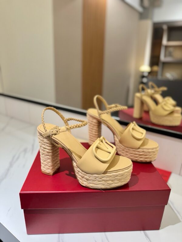 Valentino authentic quality shoes 2025
