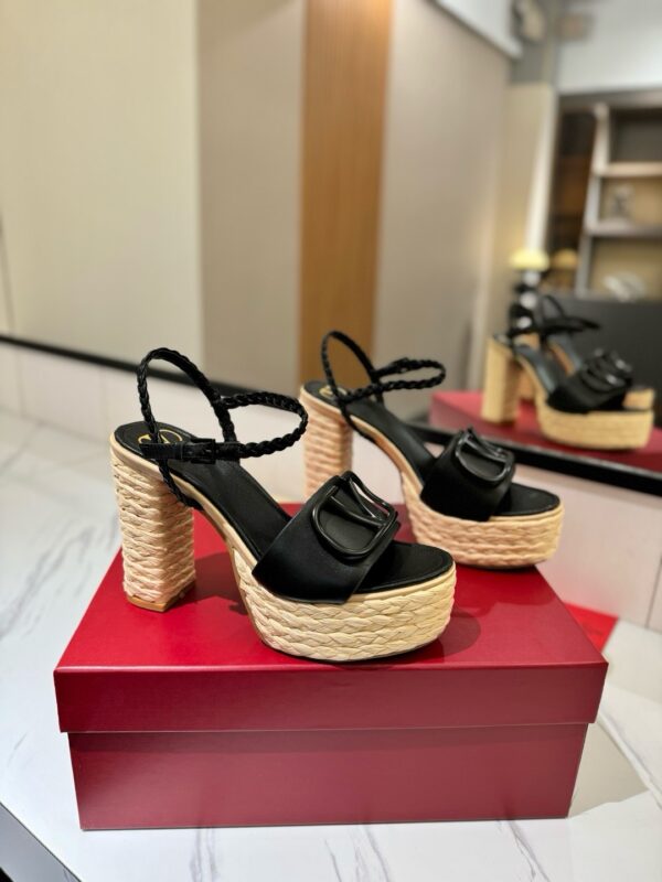 Valentino authentic quality shoes 2025