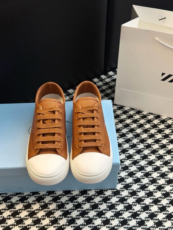 Prada authentic quality sneakers 2025