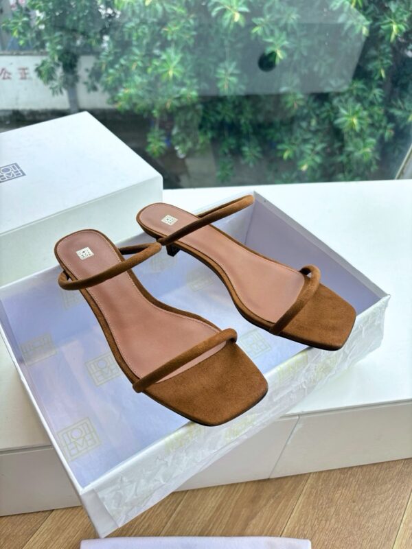 Toteme authentic quality shoes 2025