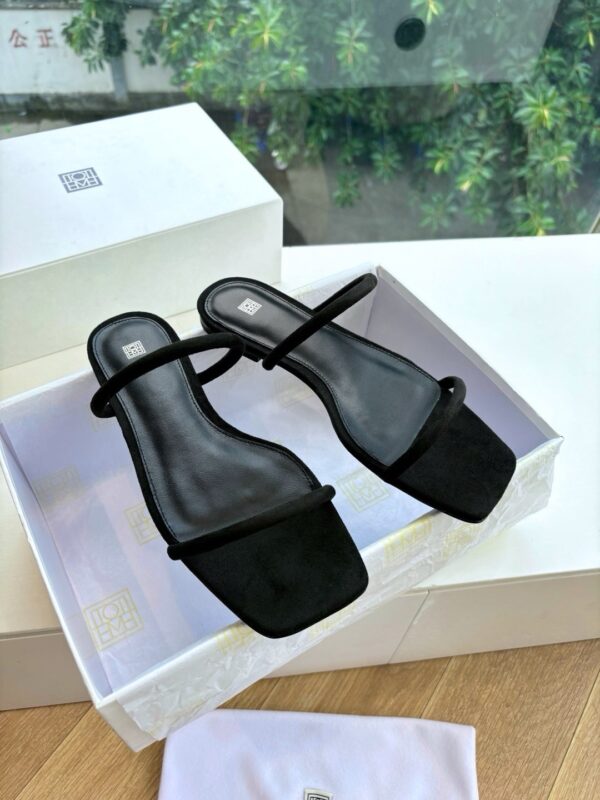 Toteme authentic quality shoes 2025