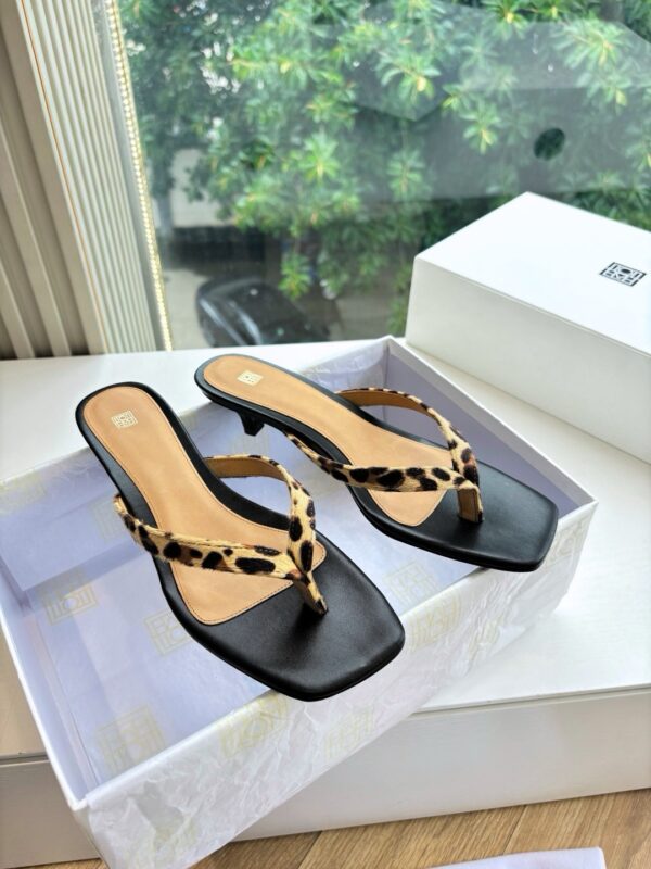 Toteme authentic quality shoes 2025