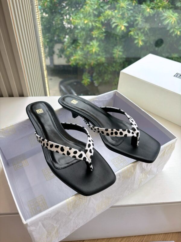 Toteme authentic quality shoes 2025