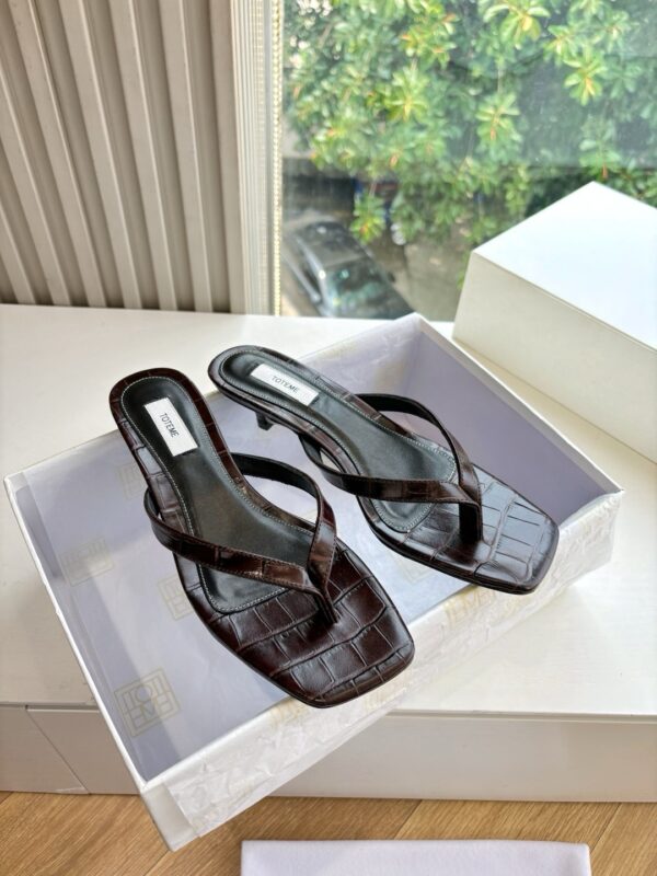 Toteme authentic quality shoes 2025