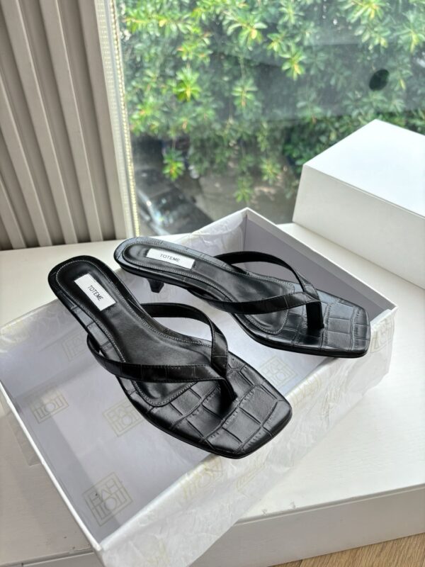 Toteme authentic quality shoes 2025