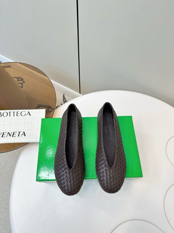 Bottega Veneta authentic quality shoes 2025