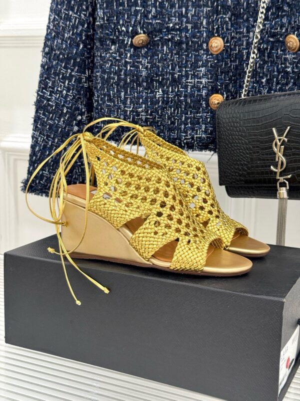 Alaia authentic quality shoes 2025