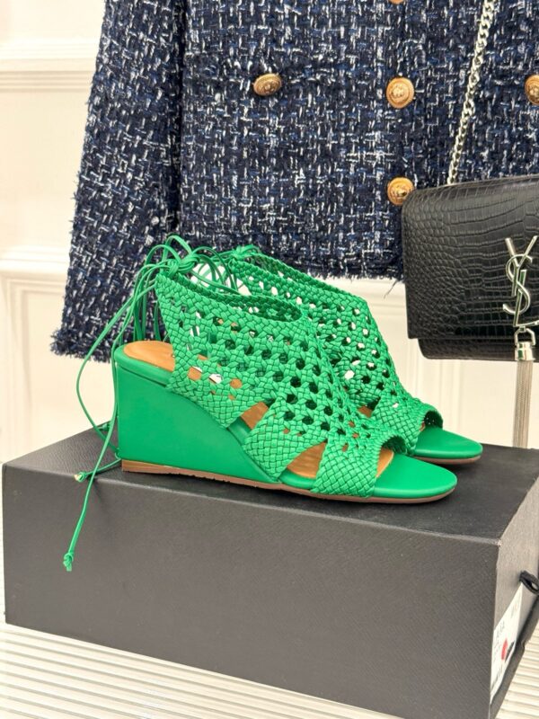 Alaia authentic quality shoes 2025