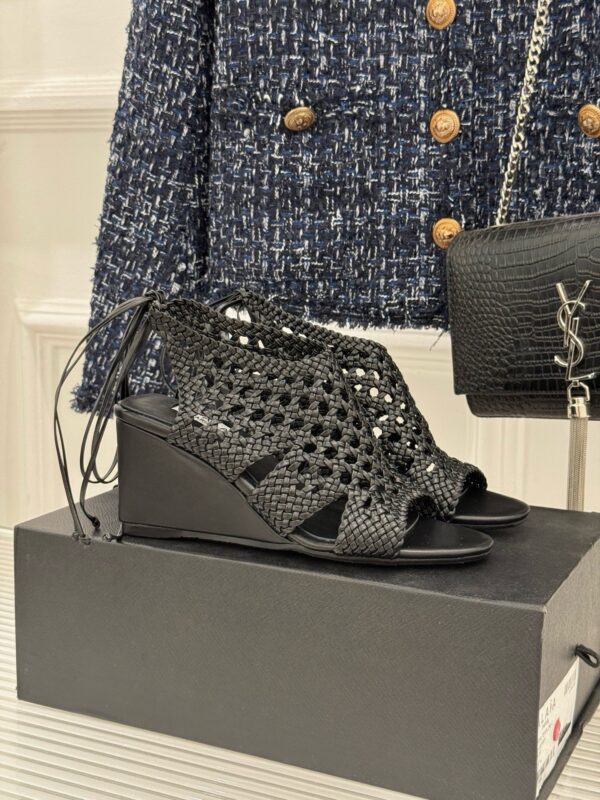 Alaia authentic quality shoes 2025