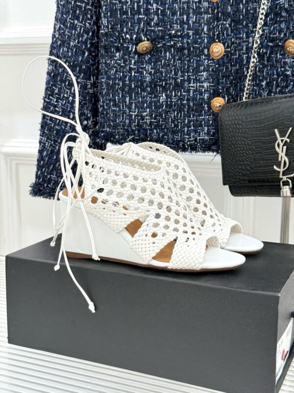 Alaia authentic quality shoes 2025