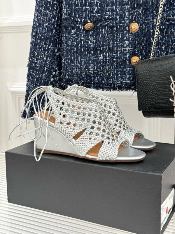 Alaia authentic quality shoes 2025