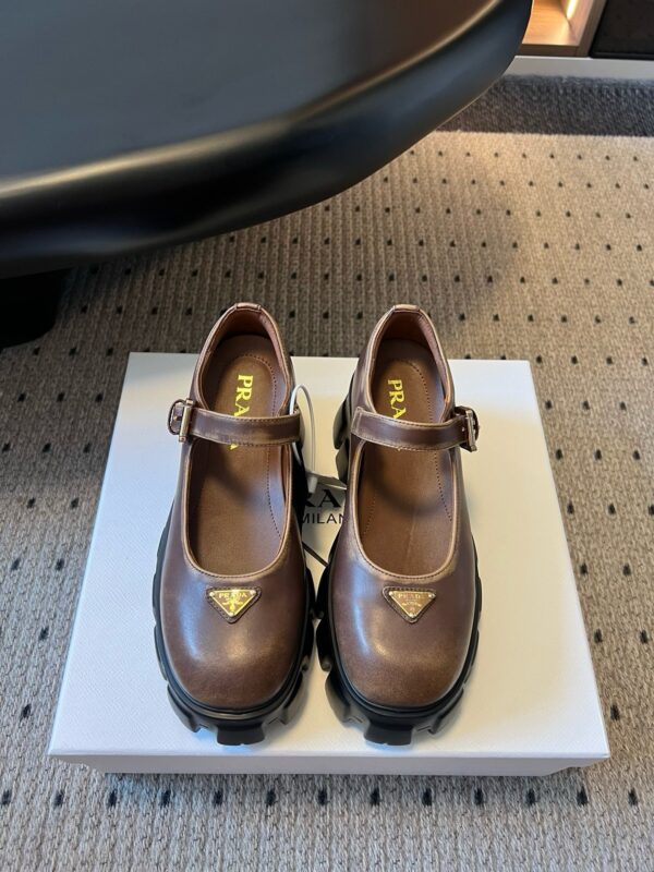 Prada authentic quality shoes 2025