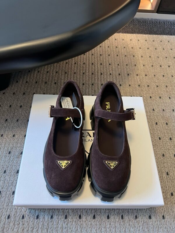 Prada authentic quality shoes 2025