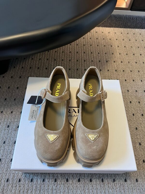 Prada authentic quality shoes 2025