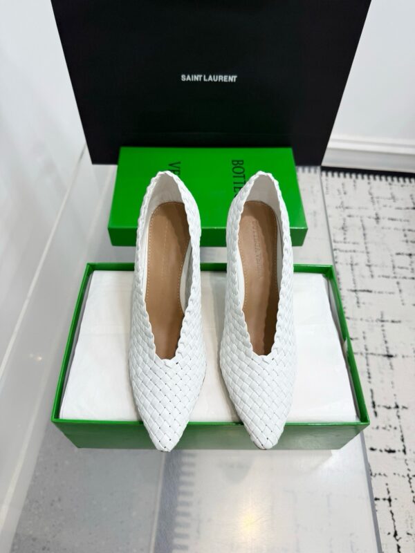 Bottega Veneta authentic quality shoes 2025