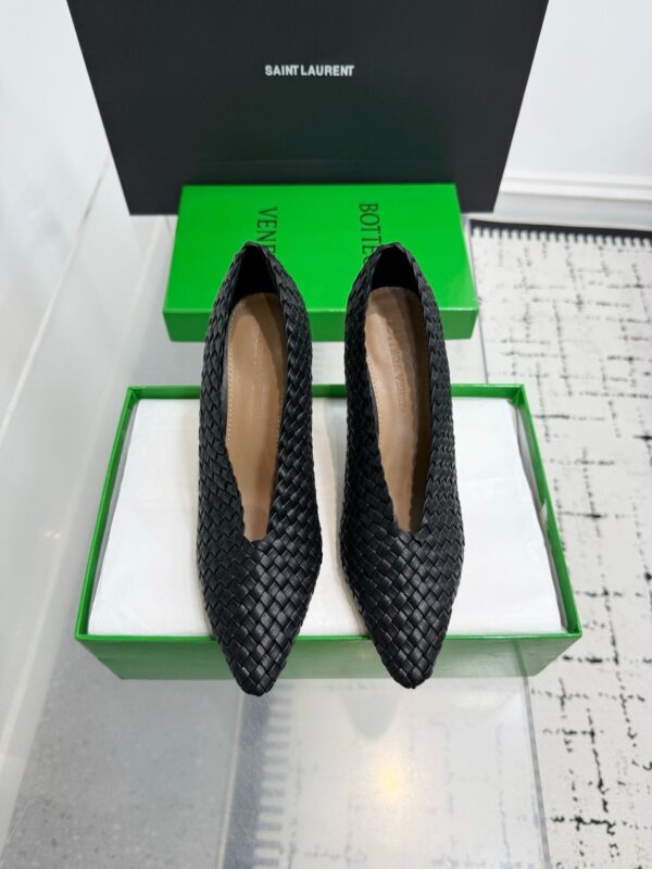 Bottega Veneta authentic quality shoes 2025