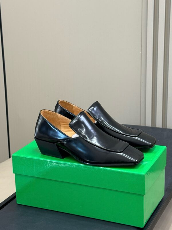 Bottega Veneta authentic quality shoes 2025