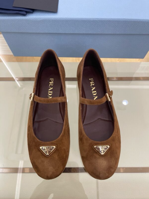 Prada authentic quality shoes 2025