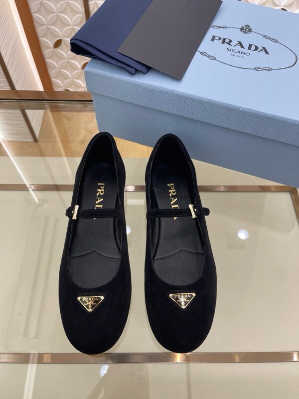 Prada authentic quality shoes 2025