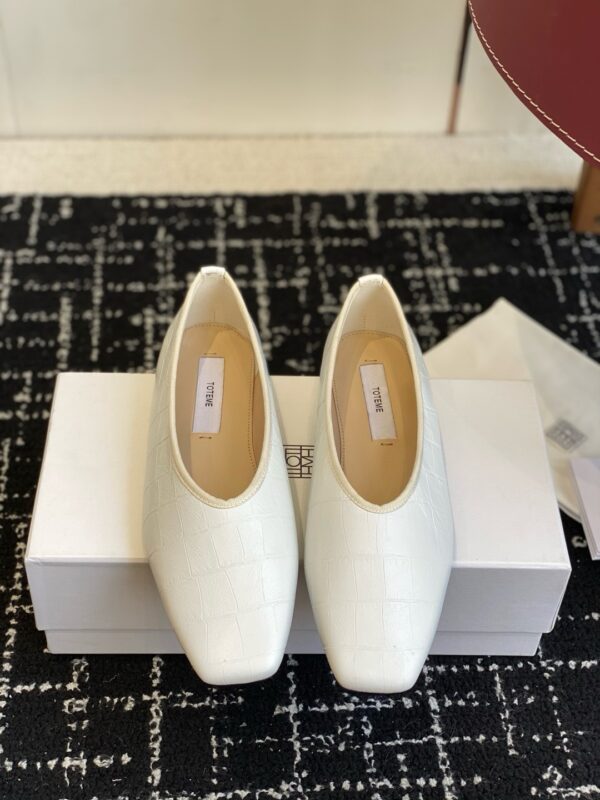 Toteme authentic quality shoes 2025