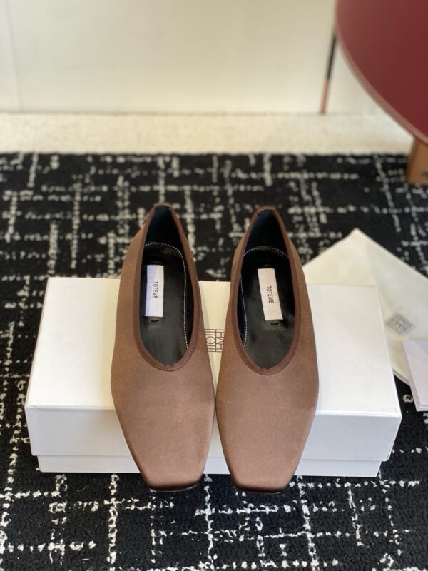 Toteme authentic quality shoes 2025