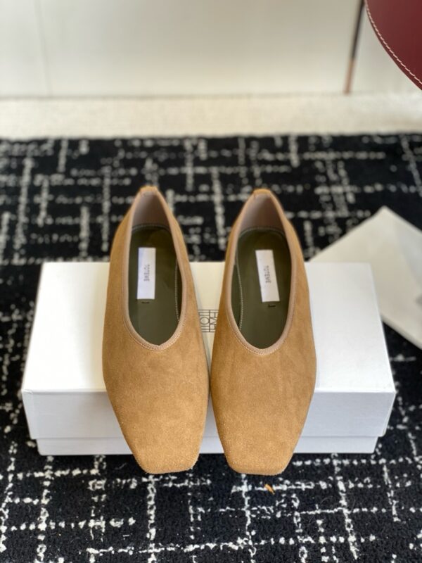 Toteme authentic quality shoes 2025