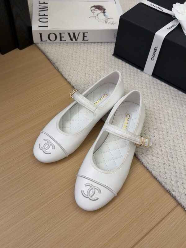 Loewe authentic quality shoes 2025