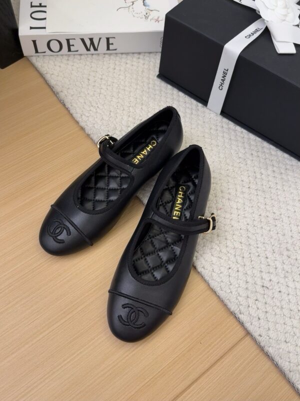 Loewe authentic quality shoes 2025