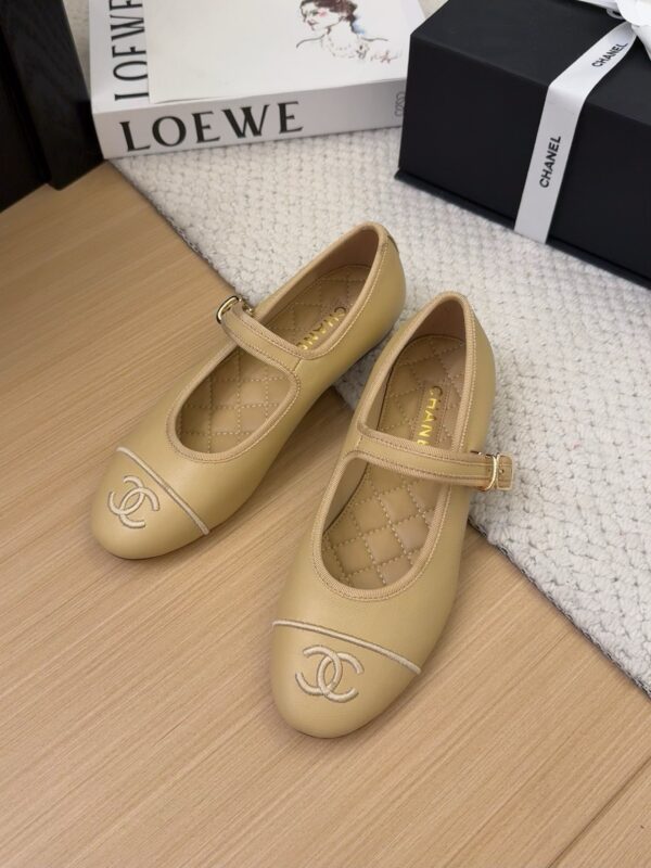 Loewe authentic quality shoes 2025