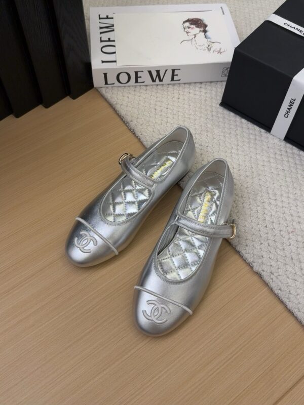 Loewe authentic quality shoes 2025