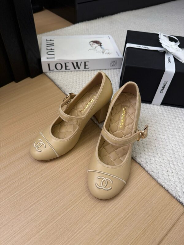 Loewe authentic quality shoes 2025