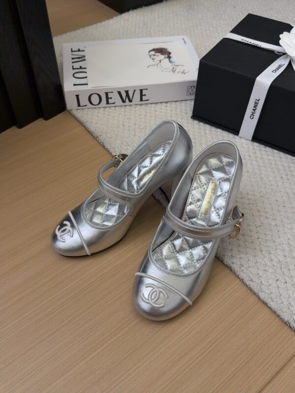 Loewe authentic quality shoes 2025