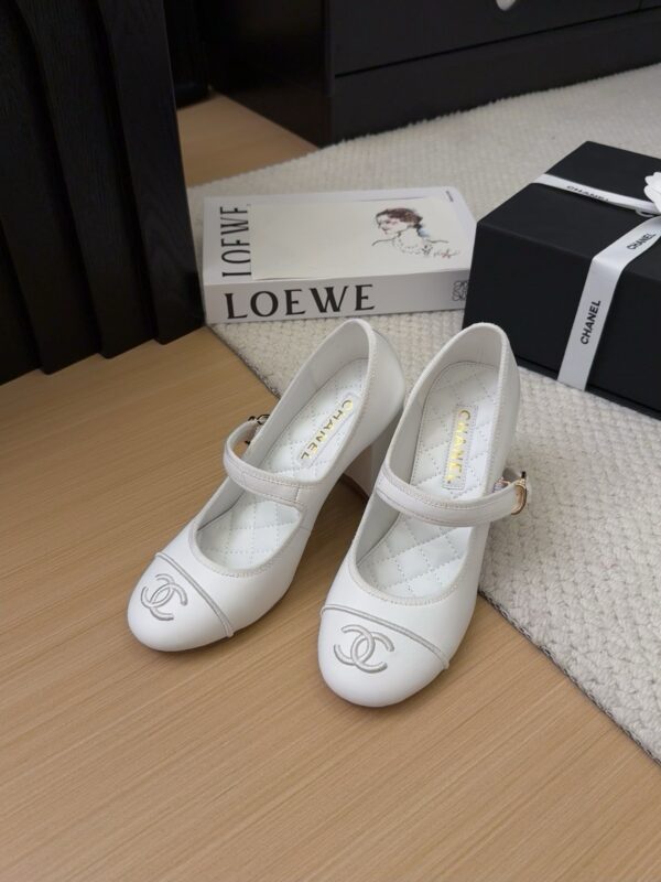 Loewe authentic quality shoes 2025
