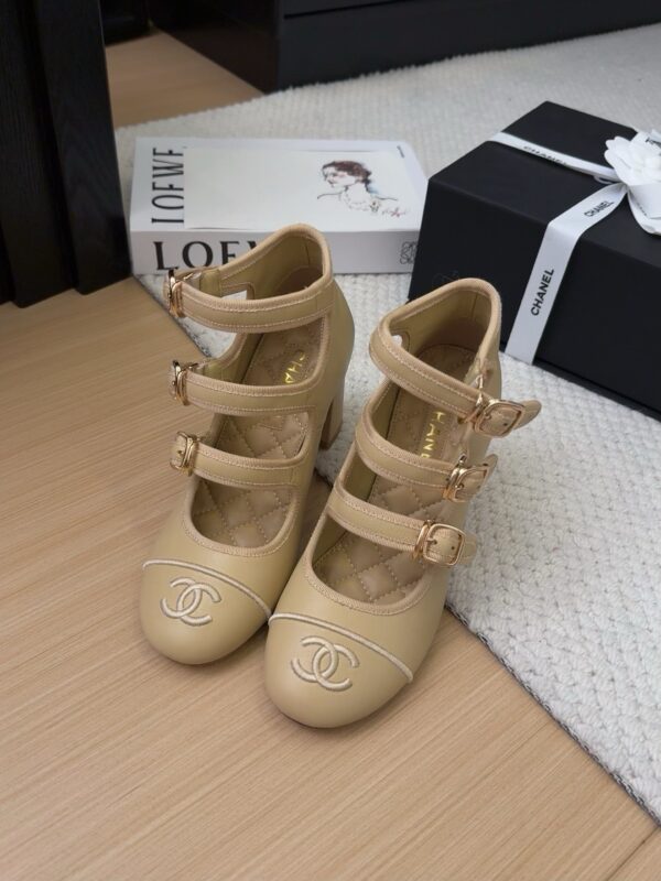 Loewe authentic quality shoes 2025