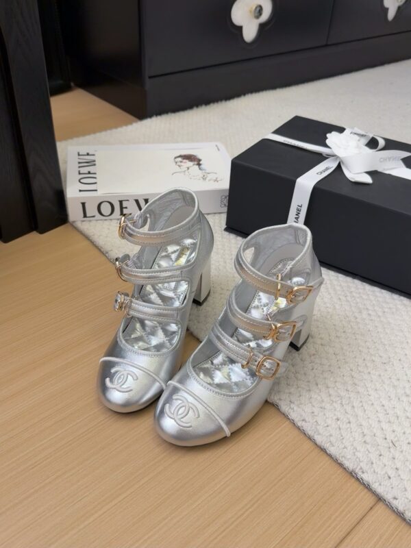 Loewe authentic quality shoes 2025