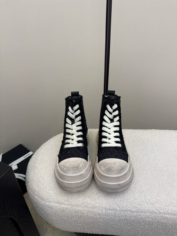 Chanel authentic quality sneakers 2025