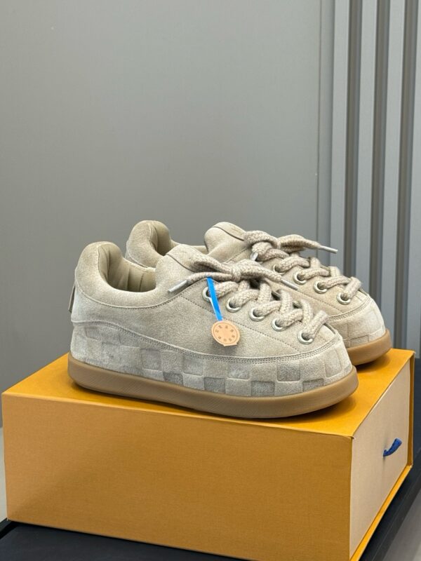 Louis Vuitton authentic quality shoes 2025