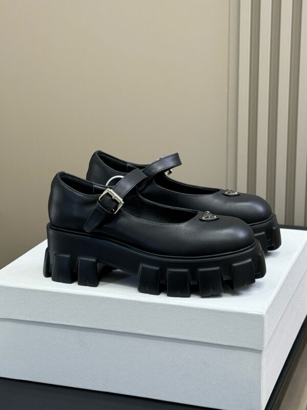 Prada authentic quality shoes 2025