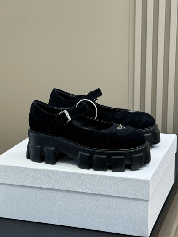 Prada authentic quality shoes 2025