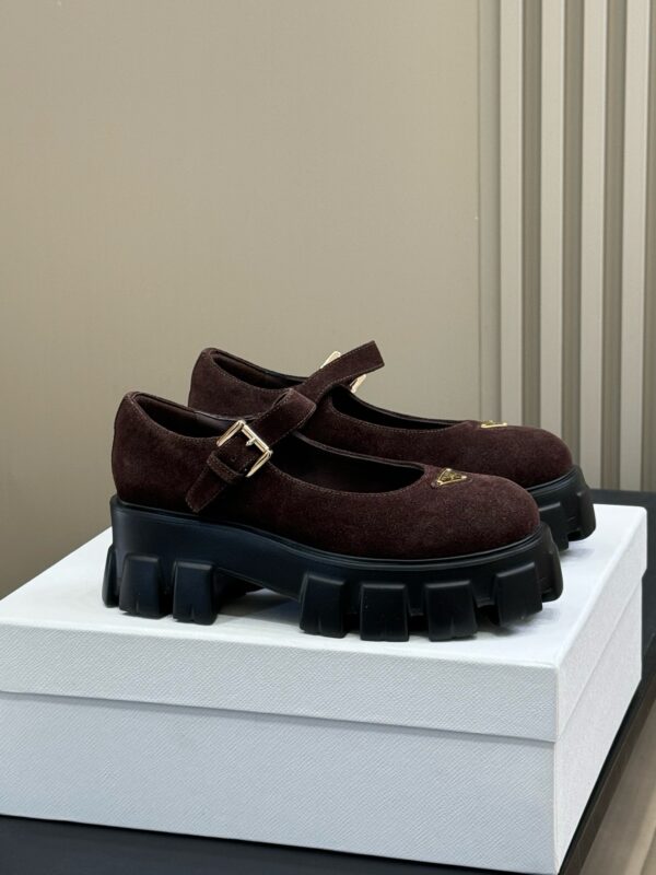 Prada authentic quality shoes 2025