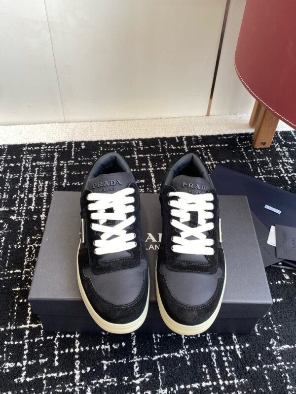 Prada authentic quality sneakers 2025