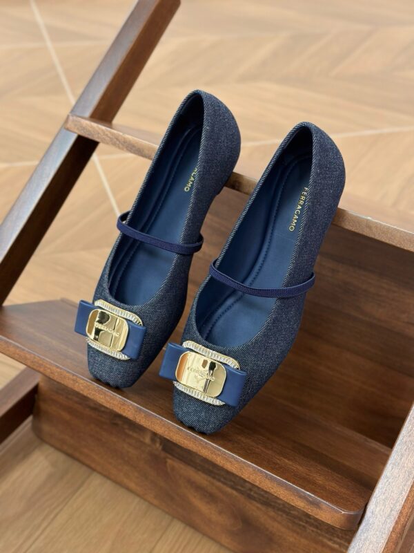 Ferragamo authentic quality shoes 2025