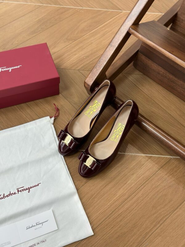 Roger Vivier authentic quality shoes 2025