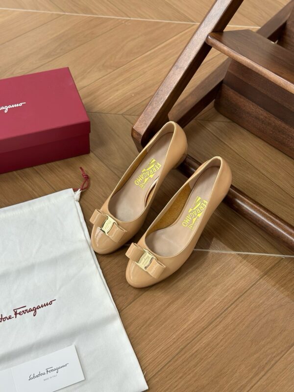 Roger Vivier authentic quality shoes 2025