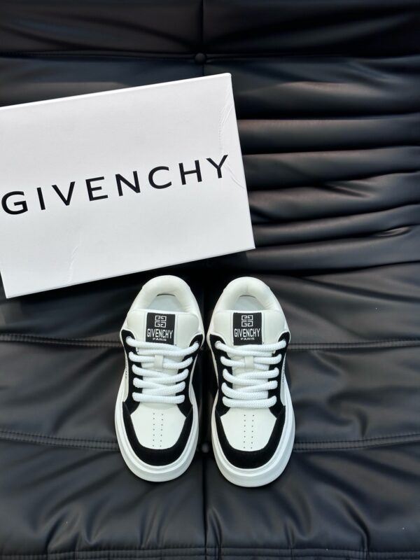 Givenchy authentic quality sneakers 2025
