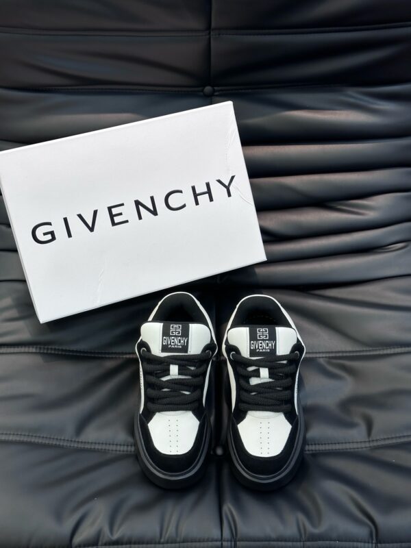 Givenchy authentic quality sneakers 2025