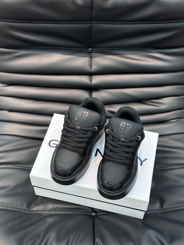 Givenchy authentic quality sneakers 2025
