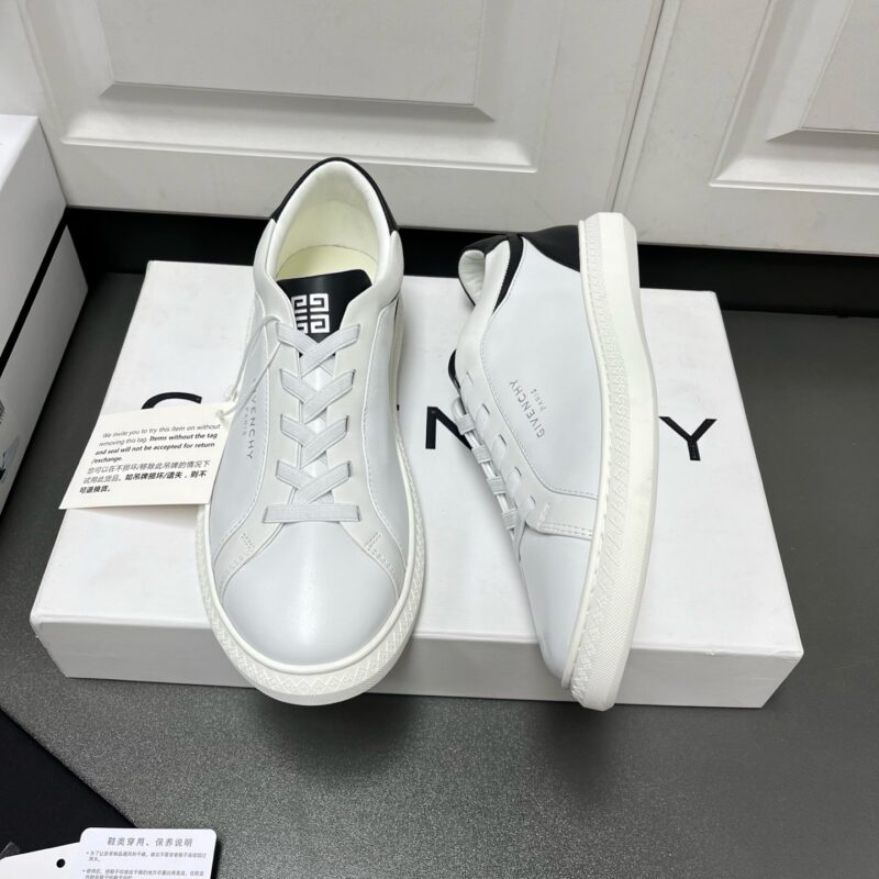 Givenchy authentic quality sneakers 2025